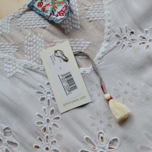 Johnny Was White Embroidered Eyelet Venetia Tunic Top Size L NWT - Picture 4 of 16
